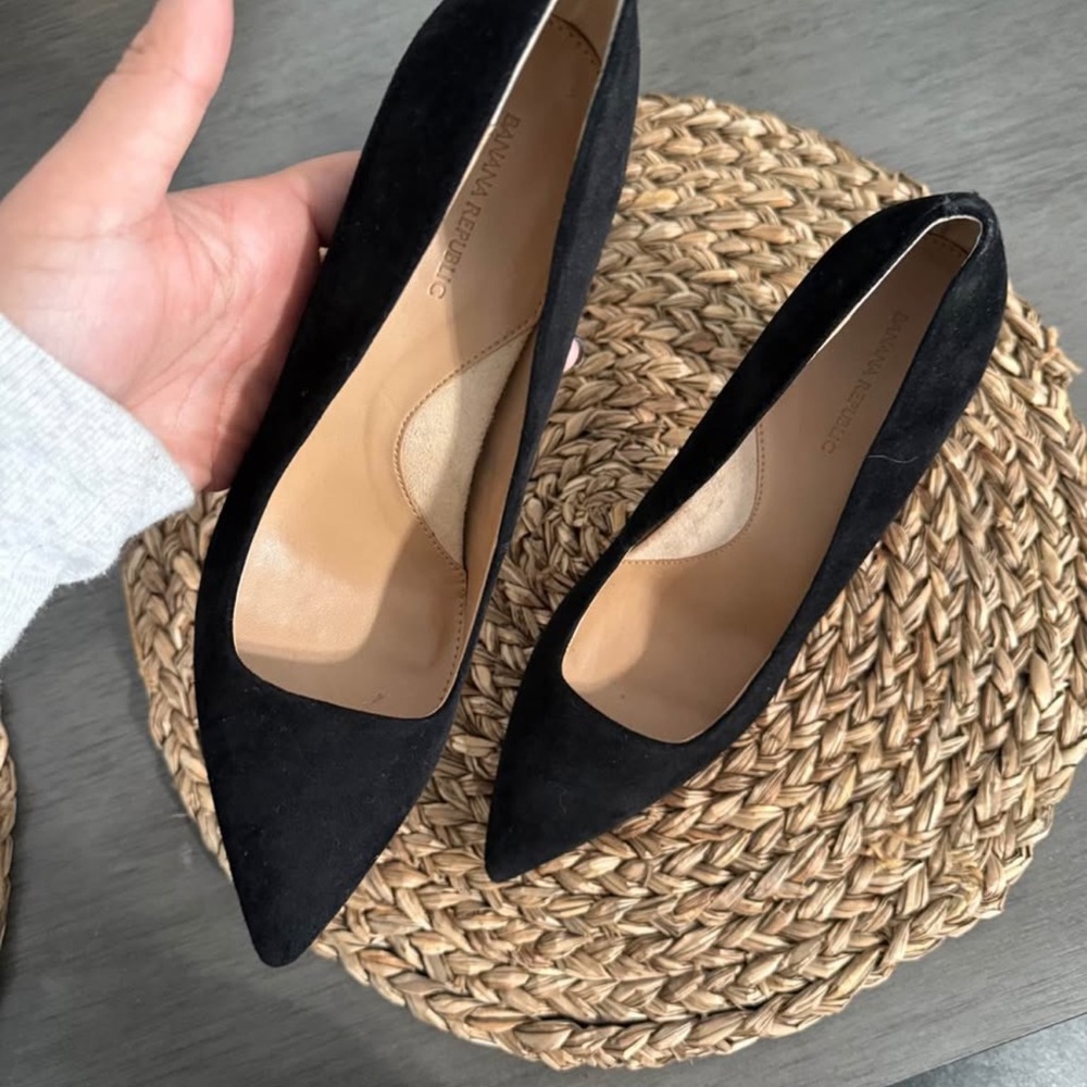 Banana republic pointed suede heels 7.5